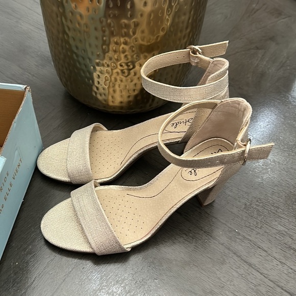 LIFESTRIDE Averly City Sandals (WIDE) - Picture 11 of 14